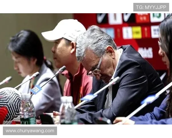 七十一岁前国足主帅伊万宣布退休引发中国足球未来深刻思考热议声